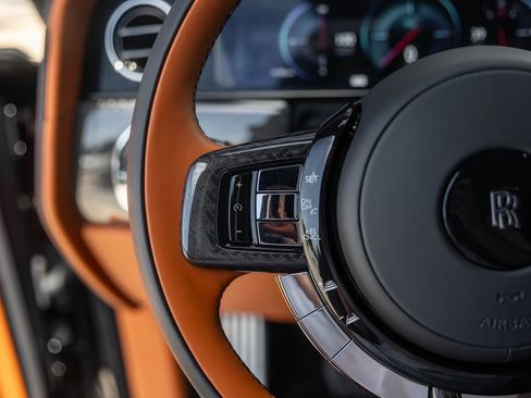 Certified 2025 Rolls-Royce Cullinan Black Badge w/ Leather Finishing Pack AWD/4WD image 25