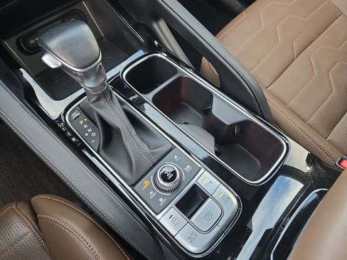 Certified 2022 Kia Telluride SX w/ SX Prestige Package image 33