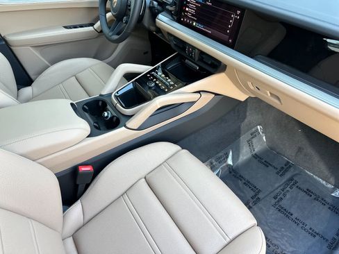 New 2026 Porsche Cayenne E-Hybrid image 17