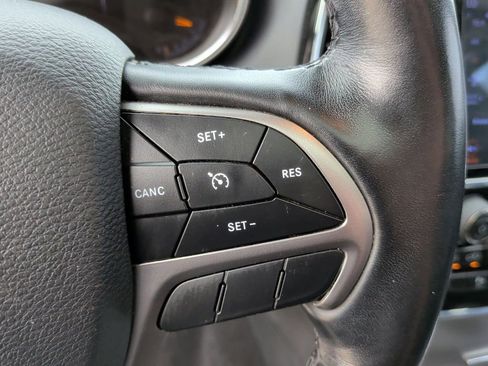 Used 2020 Jeep Grand Cherokee Limited image 18