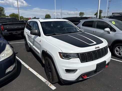 Used 2017 Jeep Grand Cherokee Trailhawk w/ Trailhawk Luxury Group AWD/4WD image 5
