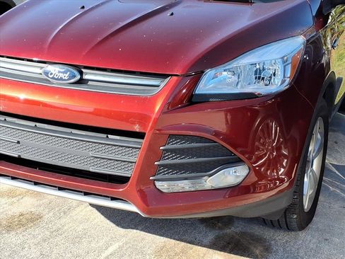 Used 2016 Ford Escape SE w/ Equipment Group 201A image 4