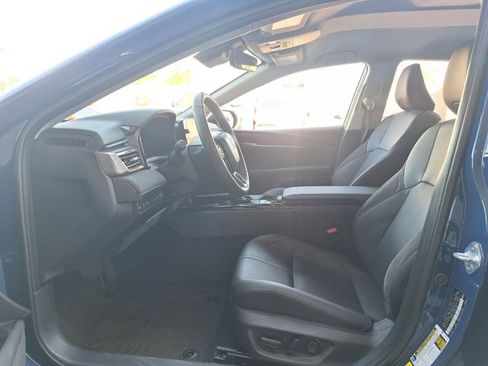 Used 2025 Toyota Camry XLE image 10