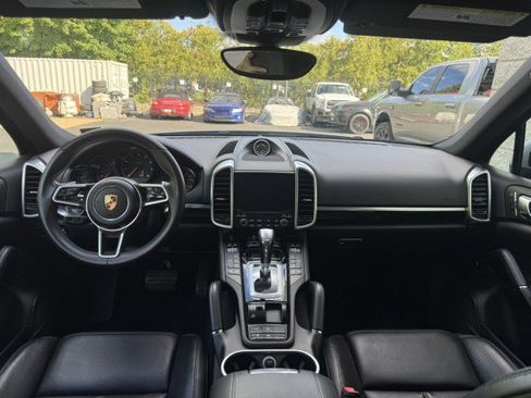 Used 2018 Porsche Cayenne Platinum Edition w/ Premium Package Plus AWD/4WD image 6