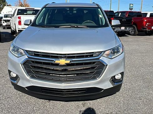 Used 2021 Chevrolet Traverse LT image 2