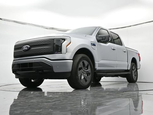 New 2025 Ford F150 Lightning Flash AWD/4WD image 38