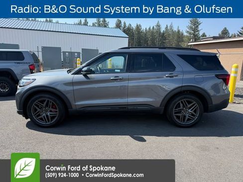 Used 2025 Ford Explorer ST AWD/4WD image 7