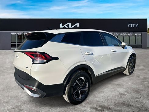 Used 2023 Kia Sportage LX image 4