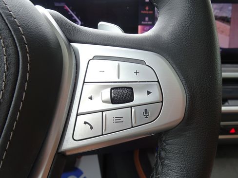 Used 2023 BMW X7 xDrive40i w/ Premium Package image 25