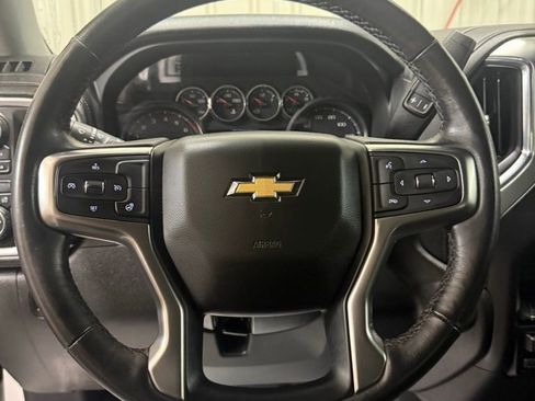 Used 2022 Chevrolet Silverado 1500 LT AWD/4WD image 7