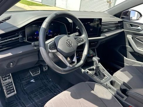 Certified 2025 Volkswagen Jetta Sport FWD image 32