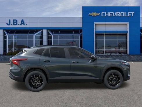 New 2026 Chevrolet Trax LT w/ Driver Confidence Package FWD image 5