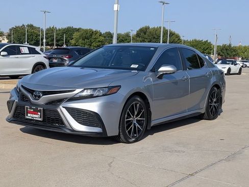 Used 2024 Toyota Camry SE w/ Cold Weather Package AWD/4WD image 9
