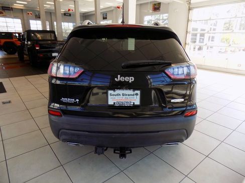 Used 2019 Jeep Cherokee Latitude w/ Popular Appearance Group image 6