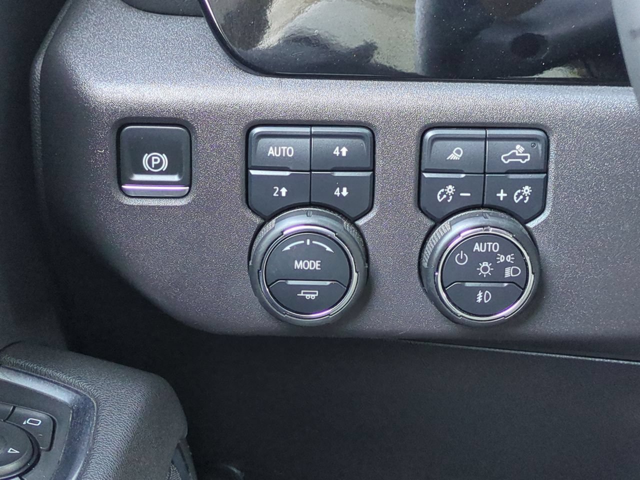 Used 2025 Chevrolet Silverado 1500 LT Trail Boss w/ Convenience Package II AWD/4WD image 18