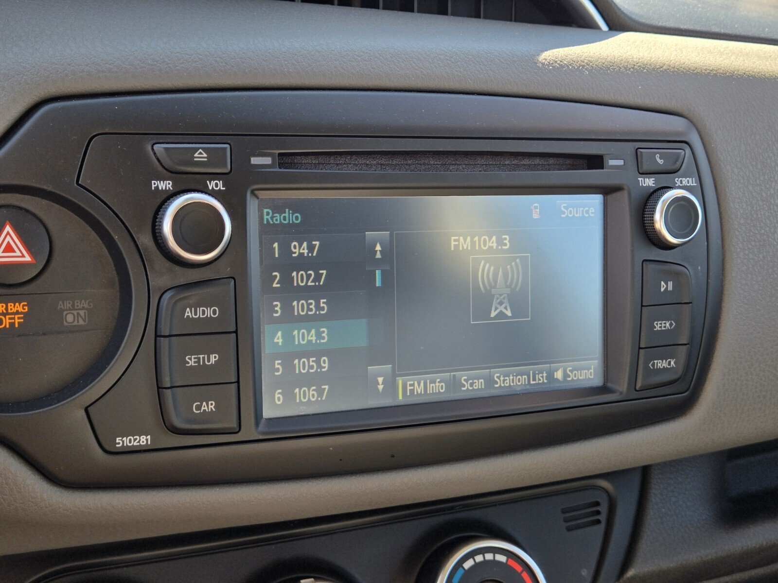 Used 2018 Toyota Yaris LE w/ Carpet Mat Package FWD image 14