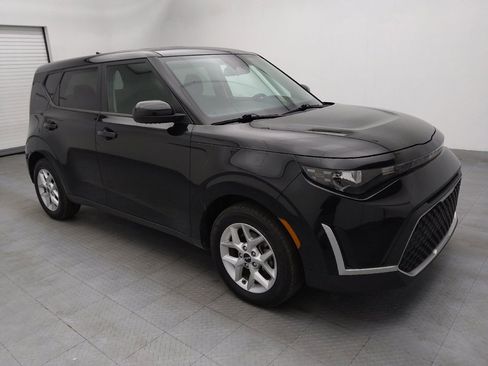 Used 2023 Kia Soul LX w/ LX Technology Package image 11