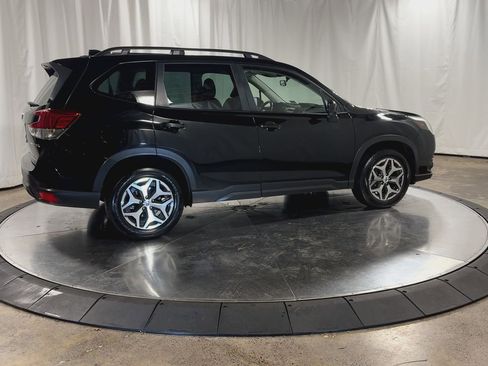 Used 2023 Subaru Forester Premium image 2