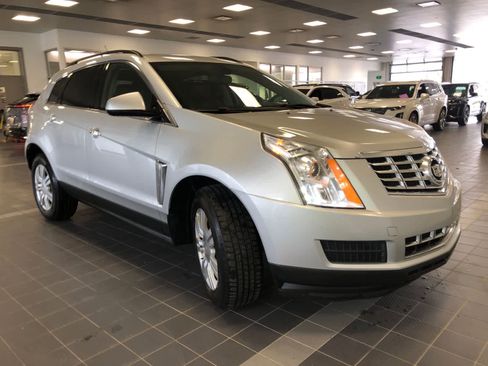 Used 2015 Cadillac SRX FWD image 2