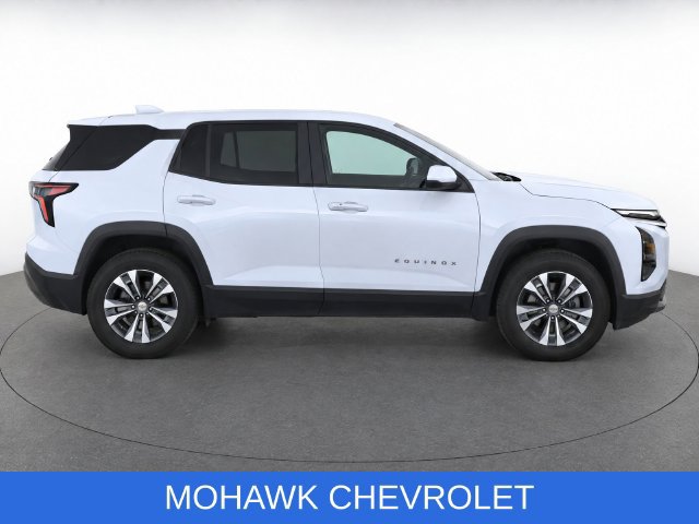 Used 2026 Chevrolet Equinox LT AWD/4WD image 11