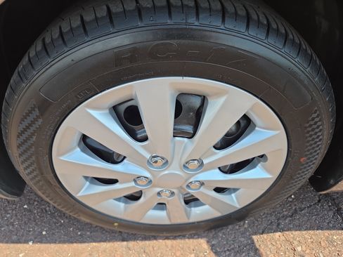 Used 2011 Hyundai Elantra GLS FWD image 12