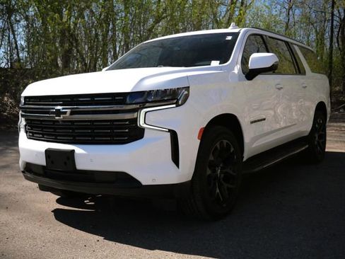 Used 2022 Chevrolet Suburban RST w/ Sport Performance Package AWD/4WD image 3
