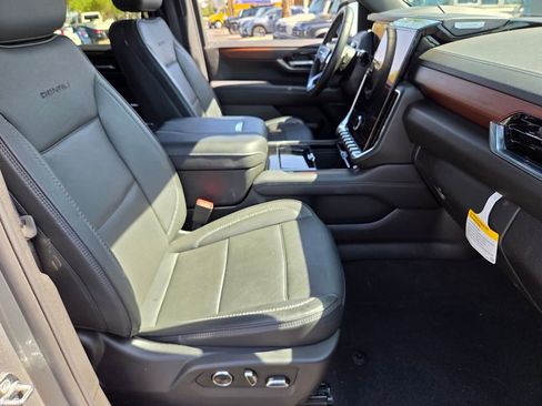Used 2025 GMC Yukon Denali AWD/4WD image 16