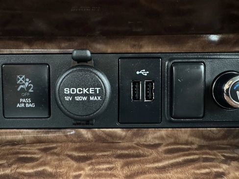 Used 2019 Nissan Armada Platinum w/ Captain's Chairs Package image 35