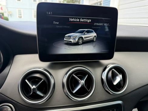 Used 2020 Mercedes-Benz GLA 250 4MATIC image 10