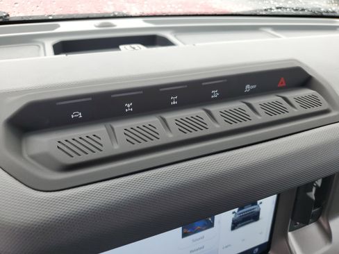 Used 2025 Ford Bronco Badlands image 23