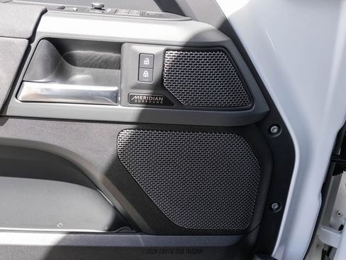 Used 2023 Land Rover Defender 90 X-Dynamic SE image 40