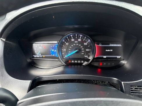 Used 2019 Ford Explorer XLT w/ Equipment Group 201A FWD image 8