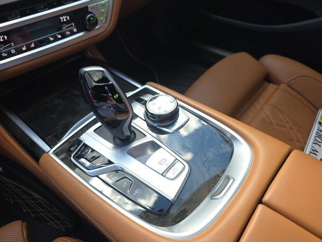 Used 2022 BMW 750i xDrive w/ Executive Package AWD/4WD image 22