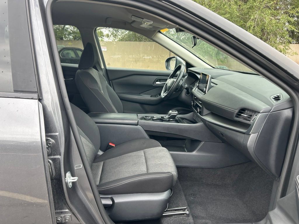 Used 2025 Nissan Rogue SV AWD/4WD image 13