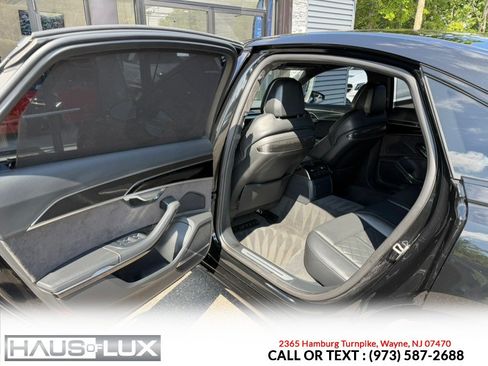 Used 2020 Audi S8 L w/ S8 Executive Package AWD/4WD image 23