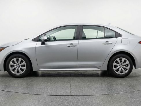 Used 2025 Toyota Corolla LE image 5