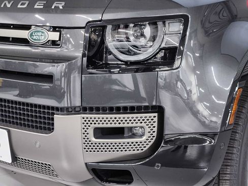 Used 2025 Land Rover Defender 130 X-Dynamic SE AWD/4WD image 19