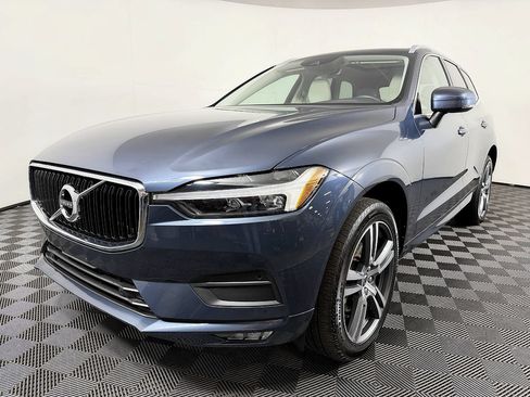 Used 2021 Volvo XC60 T5 Momentum w/ Premium Package AWD/4WD image 3