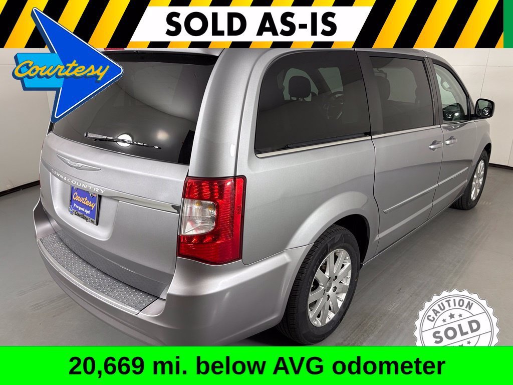 Used 2014 Chrysler Town & Country Touring FWD image 8