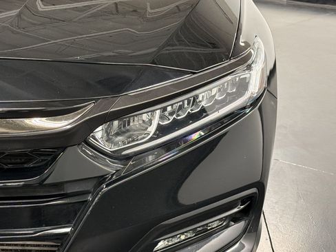 Used 2018 Honda Accord Sport image 11