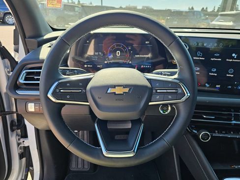 New 2026 Chevrolet Traverse LT w/ Driver Confidence Package AWD/4WD image 11