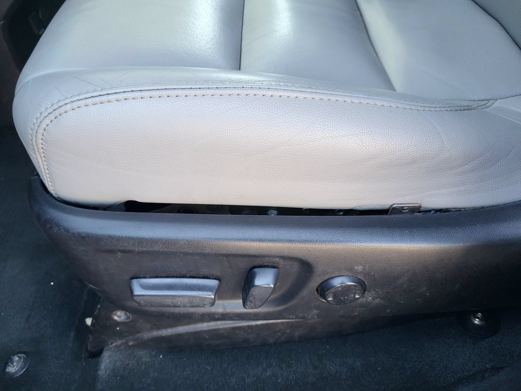Used 2017 Toyota Sienna Limited Premium FWD image 10