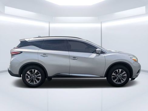 Used 2017 Nissan Murano SV FWD image 2