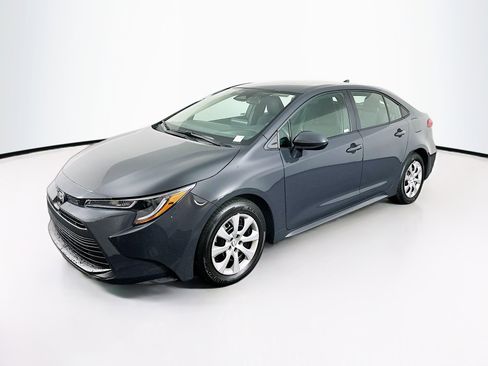 Used 2025 Toyota Corolla LE image 3