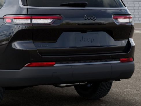New 2026 Jeep Grand Cherokee L 4WD image 13