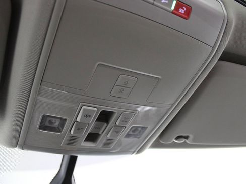 Used 2023 Volkswagen Atlas SE w/ Panoramic Sunroof Package image 24