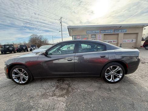 Used 2019 Dodge Charger SXT w/ Leather Interior Group image 3