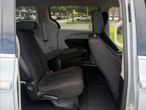 Used 2023 Chrysler Voyager LX FWD image 19