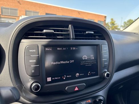 Used 2025 Kia Soul LX w/ LX Technology Package FWD image 20