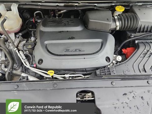 Used 2024 Chrysler Pacifica Touring-L image 36